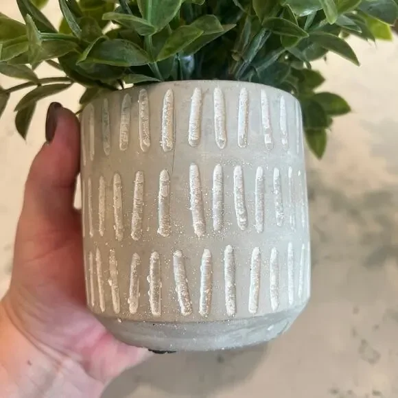 (2) Faux plants - Picture 5 of 9